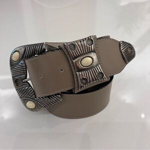 Vintage 1990s Taupe Boho Southwestern Big Buckle Leather Statement Belt
